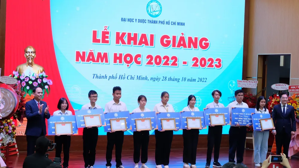 ĐH Y Dược TPHCM đã đào tạo hơn 52.000 bác sĩ, dược sĩ, cử nhân