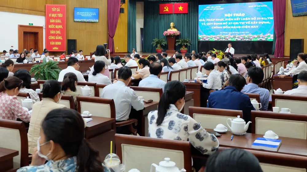 Quan tâm hơn nữa đến công tác cán bộ