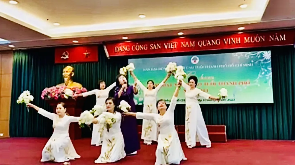 Liên hoan tiếng hát Người cao tuổi TPHCM năm 2023: Tiết mục “Nhớ ơn Hồ Chí Minh” đoạt giải Nhất thể loại tốp ca