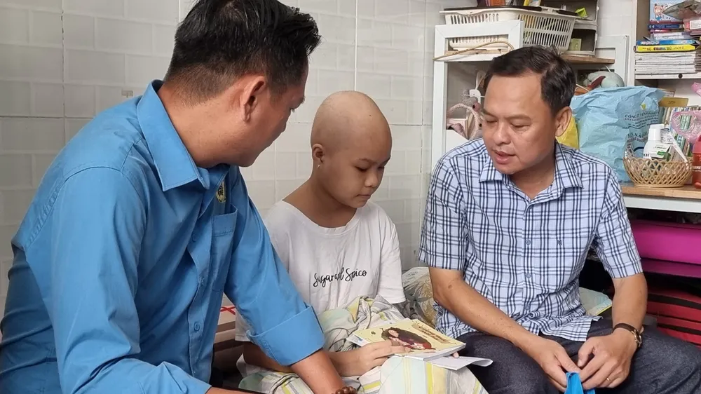 Cụm thi đua số 3 – Công đoàn Viên chức TPHCM thăm, tặng quà các gia đình chính sách tại huyện Củ Chi