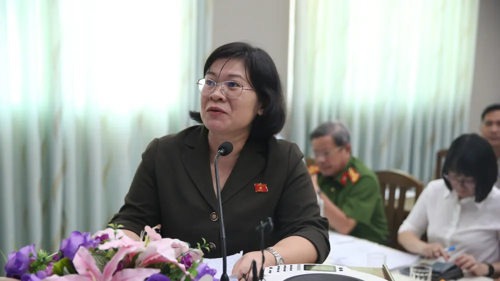 Cử tri băn khoăn về quy định bổ sung đặc điểm nhân dạng và sinh trắc học vào thẻ CCCD