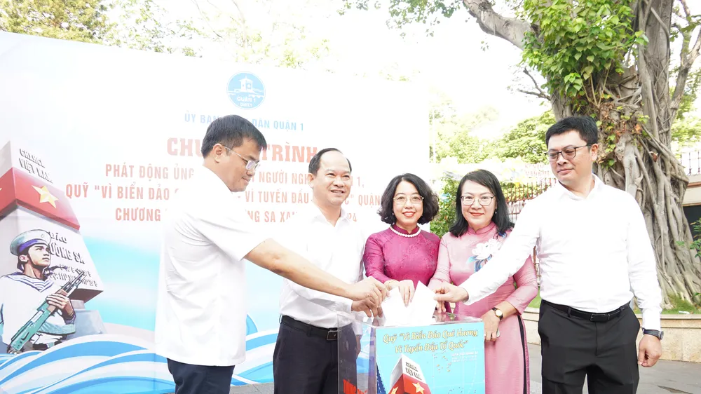 Quận 1 (TPHCM) phát động ủng hộ các quỹ vì biển đảo, vì người nghèo