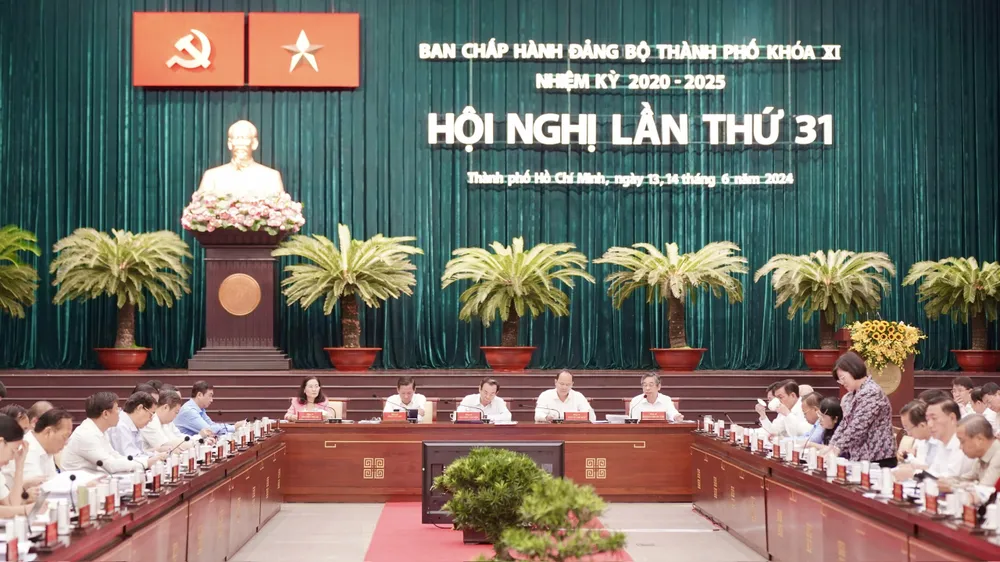 Bí thư Thành ủy TPHCM: Phải có thông tin “phản ứng phụ” trong triển khai chủ trương