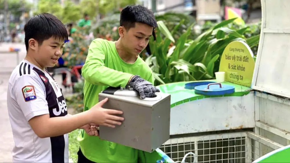 TPHCM vận động người dân tố giác hành vi xả rác không đúng nơi quy định