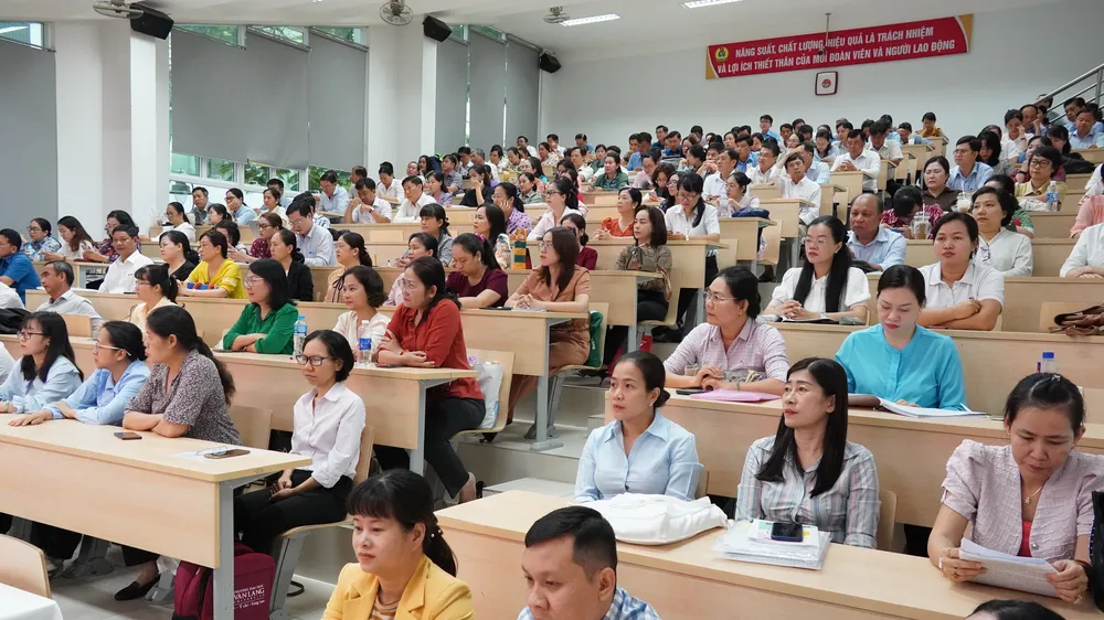 210 cán bộ, công chức khối Đảng, đoàn thể dự thi nâng ngạch công chức