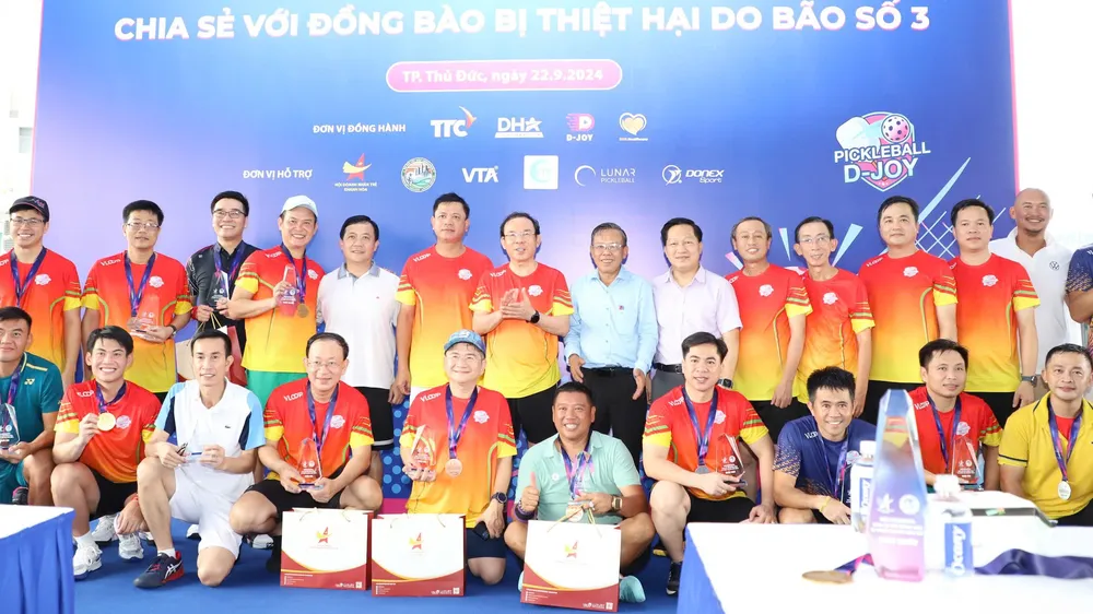 Bí thư Thành ủy TPHCM dự giải pickleball vận động ủng hộ đồng bào bị ảnh hưởng do bão số 3