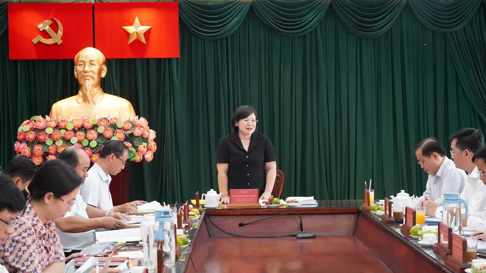 Đồng chí Văn Thị Bạch Tuyết lưu ý huyện Bình Chánh đẩy nhanh tiến độ thực hiện văn kiện đại hội