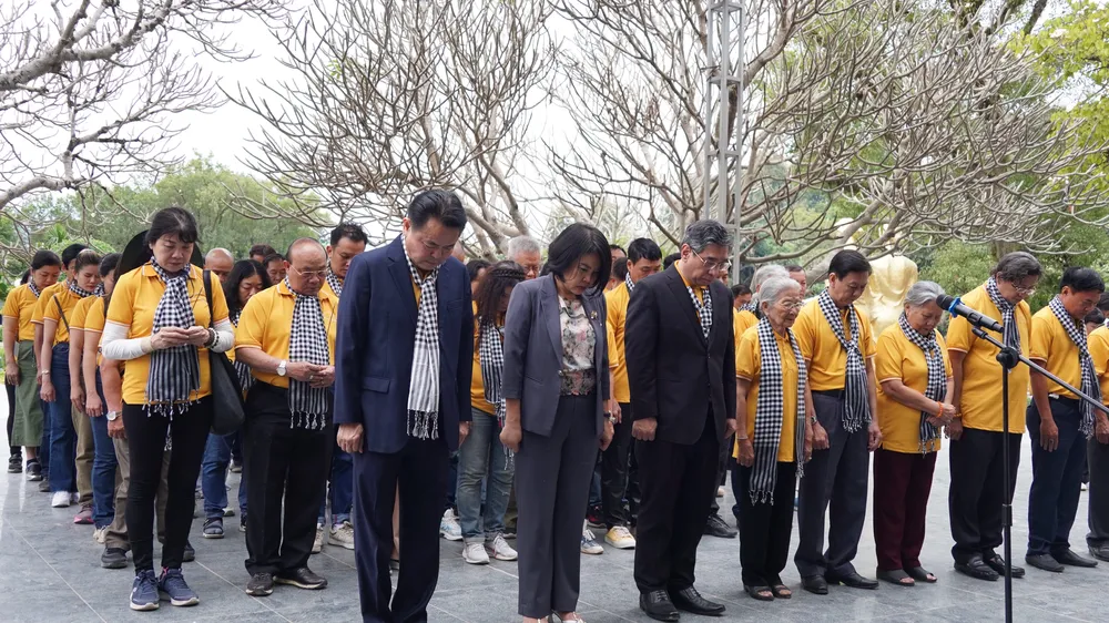 Đoàn đại biểu TPHCM dâng hoa, dâng hương tưởng niệm các Anh hùng liệt sĩ hy sinh trên chiến trường Điện Biên Phủ