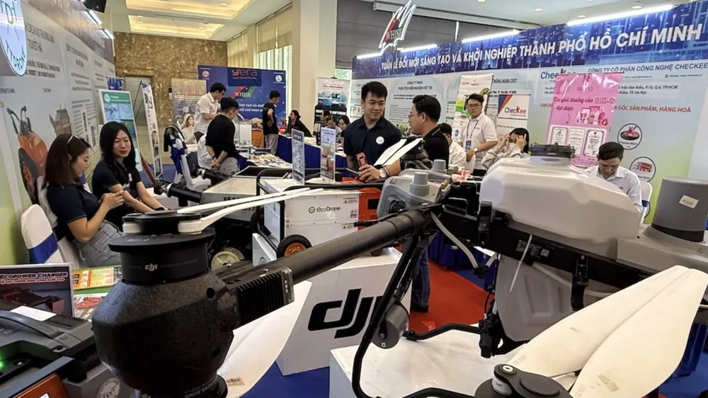 Đề xuất bố trí người có chuyên môn, kinh nghiệm về khoa học kỹ thuật làm lãnh đạo, quản lý
