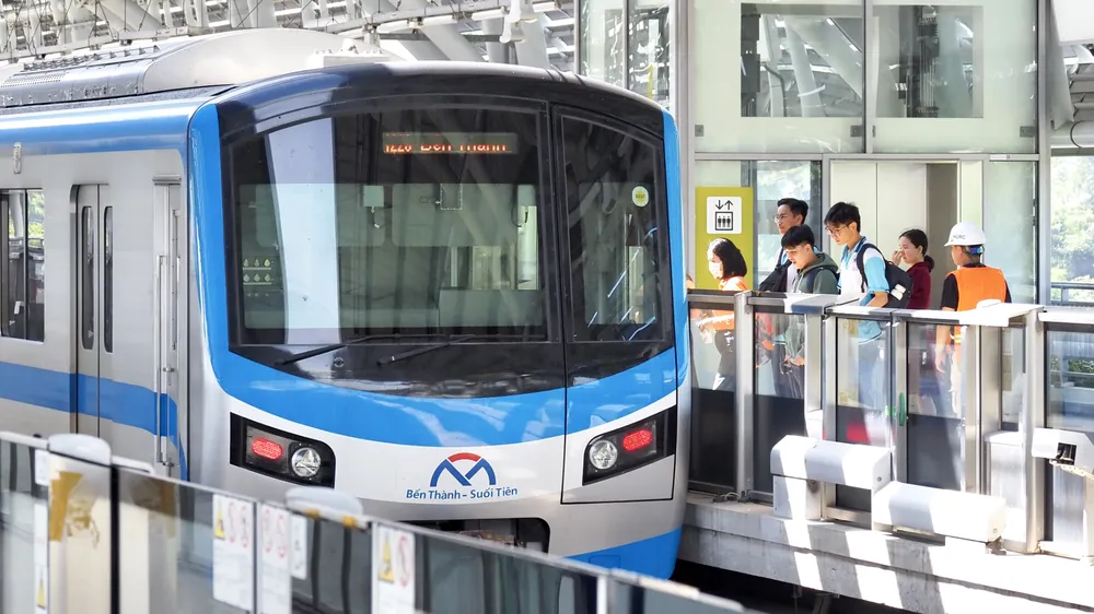 TPHCM chuẩn bị phương tiện, tăng chuyến phục vụ người dân dịp lễ 30-4