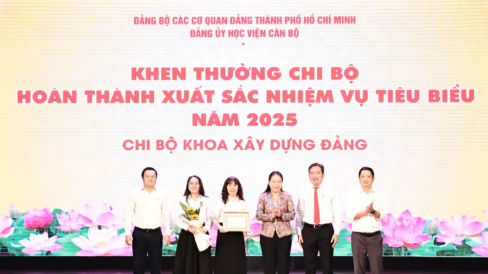 Học viện Cán bộ TPHCM chú trọng kết nạp đảng viên mới là sinh viên
