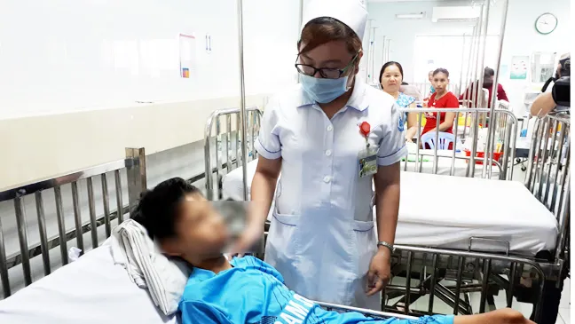 Kim khâu nằm trong tim bé trai suốt 2 tháng