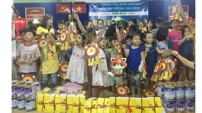 Mang trung thu đến sớm với trẻ em mồ côi Tam Bình