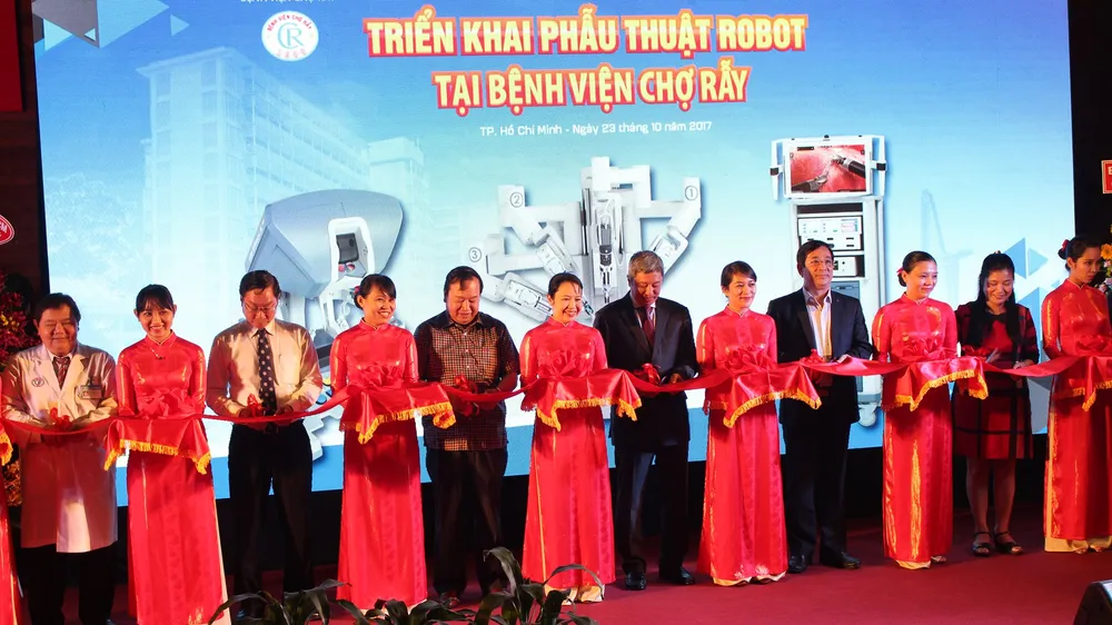 Đây là bệnh viện thứ 3 tại Việt Nam tiến hành ứng dụng robot trong phẫu thuật