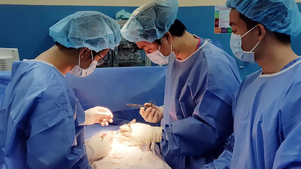Phẫu thuật khẩn cấp cứu thai phụ bị hoại tử ruột