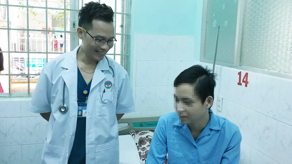Chuyển máy lọc máu hơn 600km xuyên đêm cấp cứu bệnh nhân bị nhiễm não mô cầu nặng