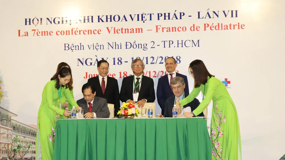 Bệnh viện Nhi Đồng 2 và Viện Trường CHU Grenoble (Pháp) ký kết hợp tác