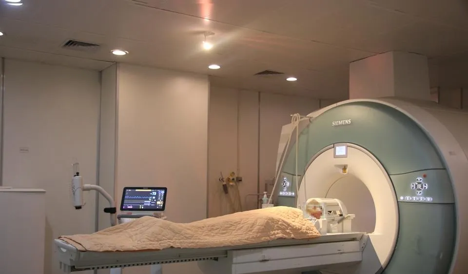 Bệnh nhân đã được gây mê và chuẩn bị chụp MRI