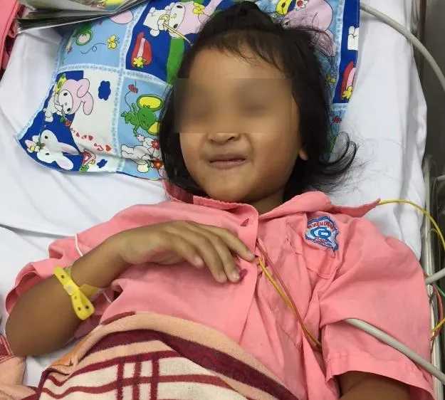 Bé gái đã khỏe mạnh và phục hồi sau khi cắt đốt điện sinh lý thành công