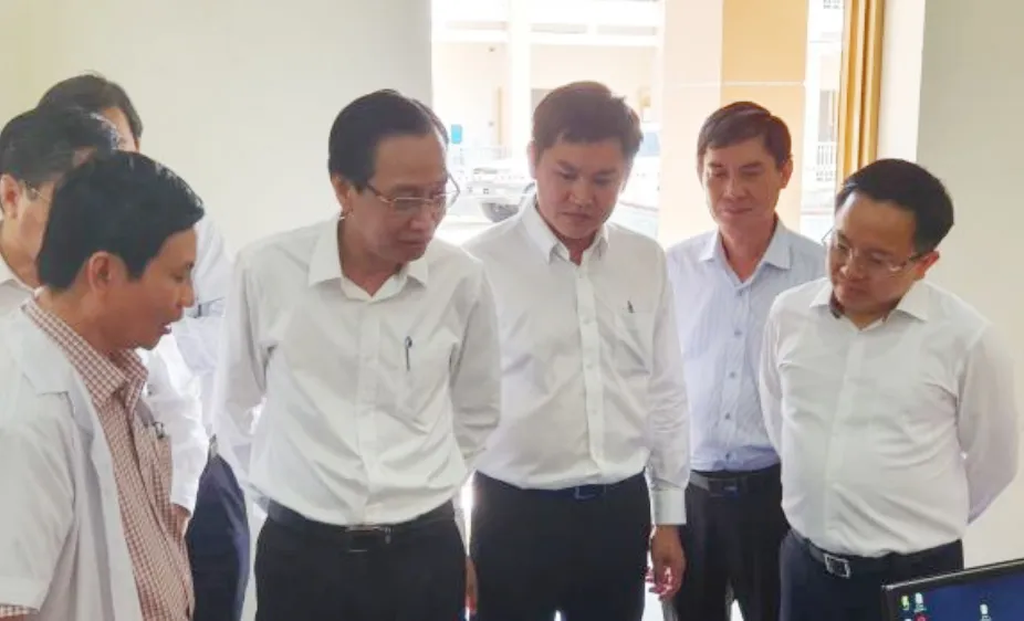 Phó Chủ tịch Thường trực UBND TPHCM Lê Thanh Liêm kiểm tra công tác phòng, chống nCoV tại Bệnh viện dã chiến cở sở 1 tại Củ Chi