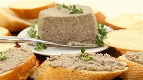 TPHCM tiếp nhận thêm 3 ca nghi ngộ độc pate chay