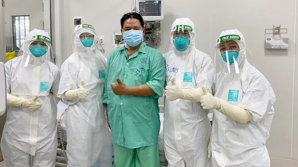  Bệnh nhân P.C.Đ. đã hồi phục, cai ECMO, cai máy thở và đã có kết quả xét nghiệm âm tính lần 1 với SARS-CoV-2