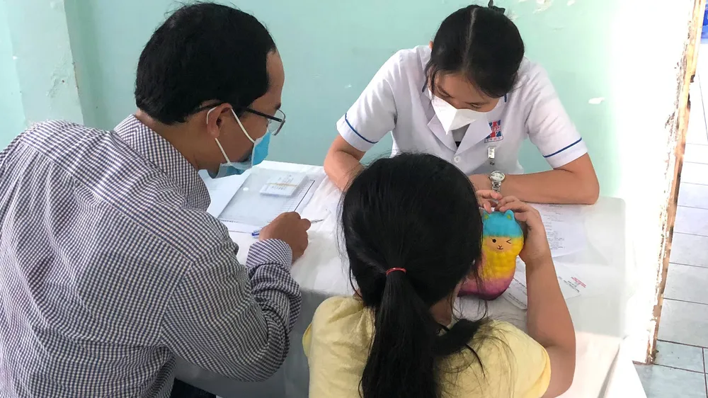 Khi tham gia tầm soát, phụ huynh cần cung cấp những thông tin về tiền sử lúc sanh, tiền sử bệnh tật, tiền sử gia đình, tốc độ tăng trưởng chiều cao của trẻ