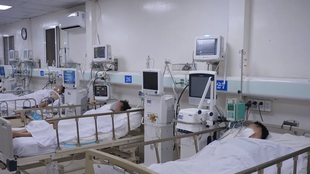 Hiện cả 5 bệnh nhân đang được lọc máu, bù dịch, điều trị nội khoa