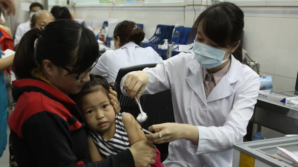 Trẻ tiêm ngừa vaccine ở Viện Pasteur TPHCM