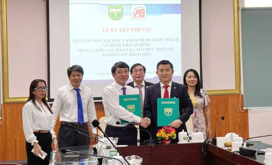 Toàn cảnh buổi ký kết ngày 29-8