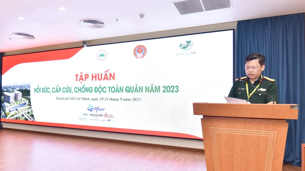 Đại tá Lê Văn Đông - Phó Cục trưởng Cục Quân Y - phát biểu khai mạc hội nghị