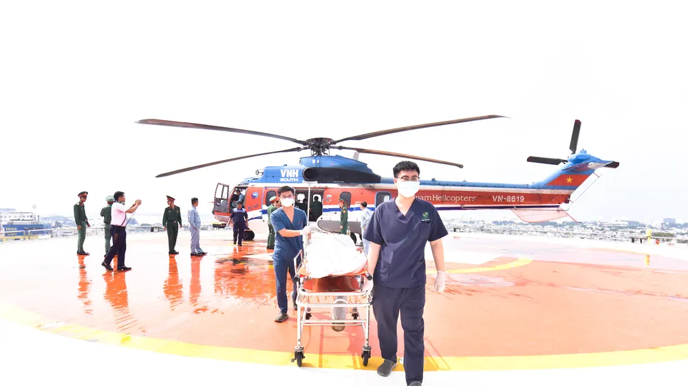 Cấp cứu hàng không vận chuyển bệnh nhân từ đất liền về điều trị