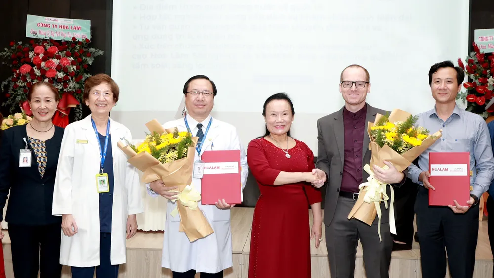 Toàn cảnh buổi ký kết