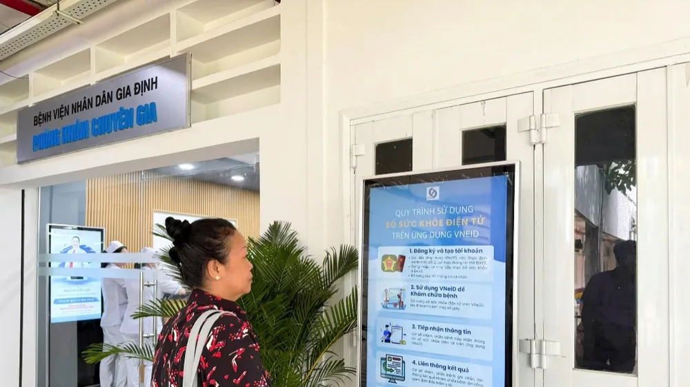 Truyền thông “Sổ sức khỏe điện tử” thông qua các Ki-ốt tại Bệnh viện Nhân dân Gia Định