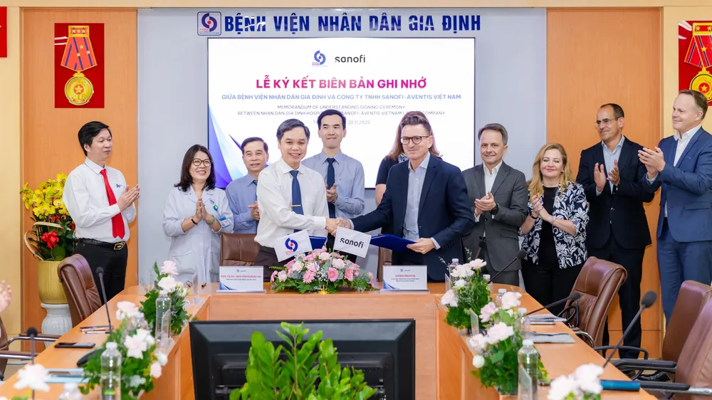 Toàn cảnh lễ ký kết