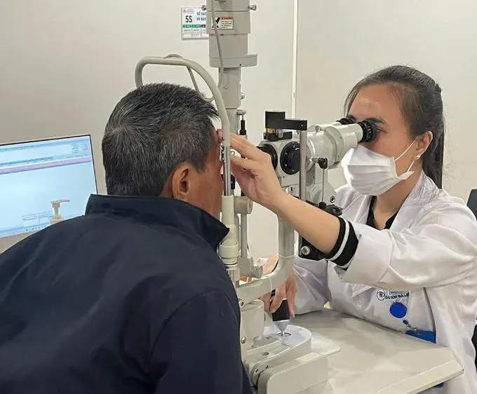 Hơn 30% sinh viên ở các trường đại học mắc tật khúc xạ