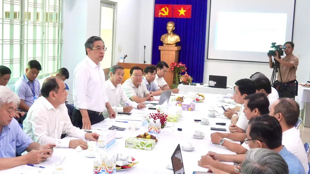 Phó Bí thư Thành ủy TPHCM Nguyễn Phước Lộc phát biểu tại buổi làm việc (Ảnh: THÀNH SƠN)
