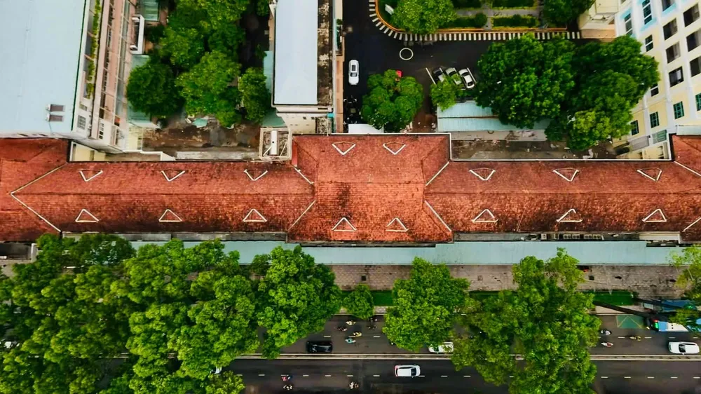 Khu A - Bệnh viện Từ Dũ là công trình có lịch sử gần 100 năm, mang dấu ấn kiến trúc Pháp và gắn với nhiều thế hệ thầy thuốc, người bệnh của Bệnh viện Từ Dũ (Ảnh: BVCC)