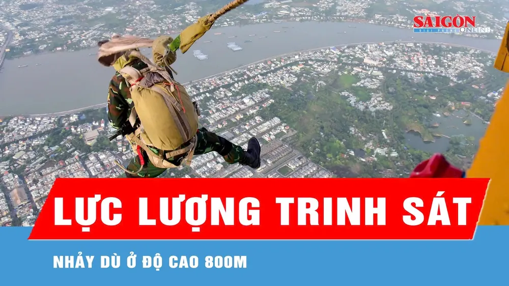 Cận cảnh chiến sĩ đặc công, trinh sát đặc nhiệm nhảy dù ở độ cao 800m 
