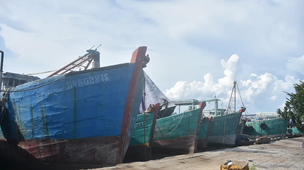 Tàu cá ngư dân xã Long Hải nằm bờ tại khu vực biển Cửa Lấp, xã Long Hải.
