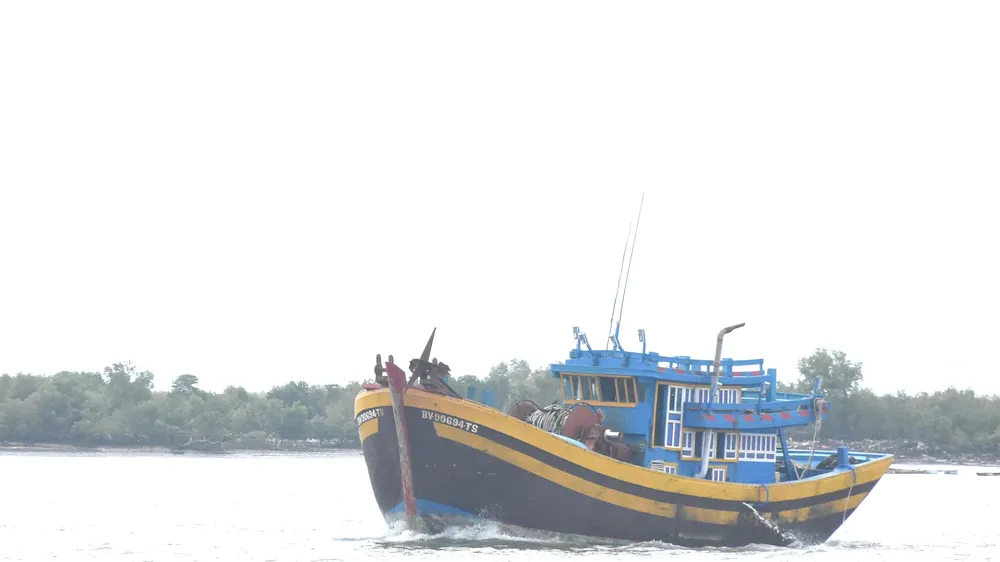 Tàu cá của ngư dân TPHCM đánh bắt xa bờ vươn khơi
