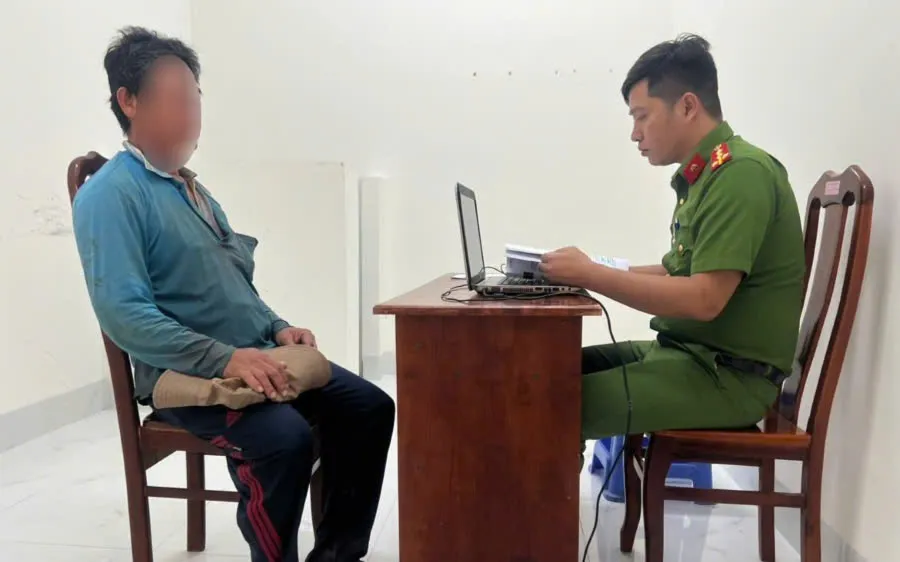 Ông N.T. làm việc với cơ quan chức năng trong ngày 17-11