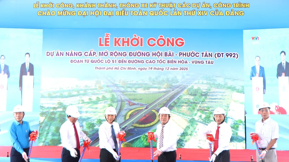 Thực hiện nghi thức khởi công dự án nâng cấp, mở rộng đường Hội Bài - Phước Tân