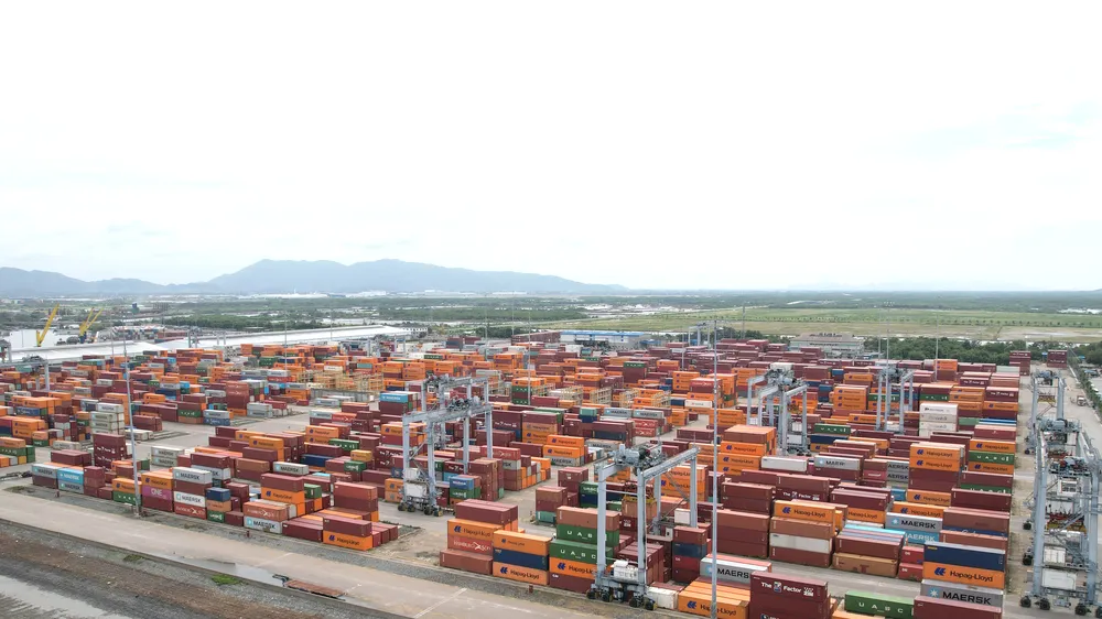 Bãi cảng container cảng CMIT tiếp tục đầy ắp hàng hóa trong năm 2026.