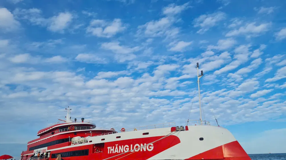 Tàu khách Thăng Long tuyến Vũng Tàu - Côn Đảo thuộc Công Ty Cổ Phần Phú Quốc Express khai thác.