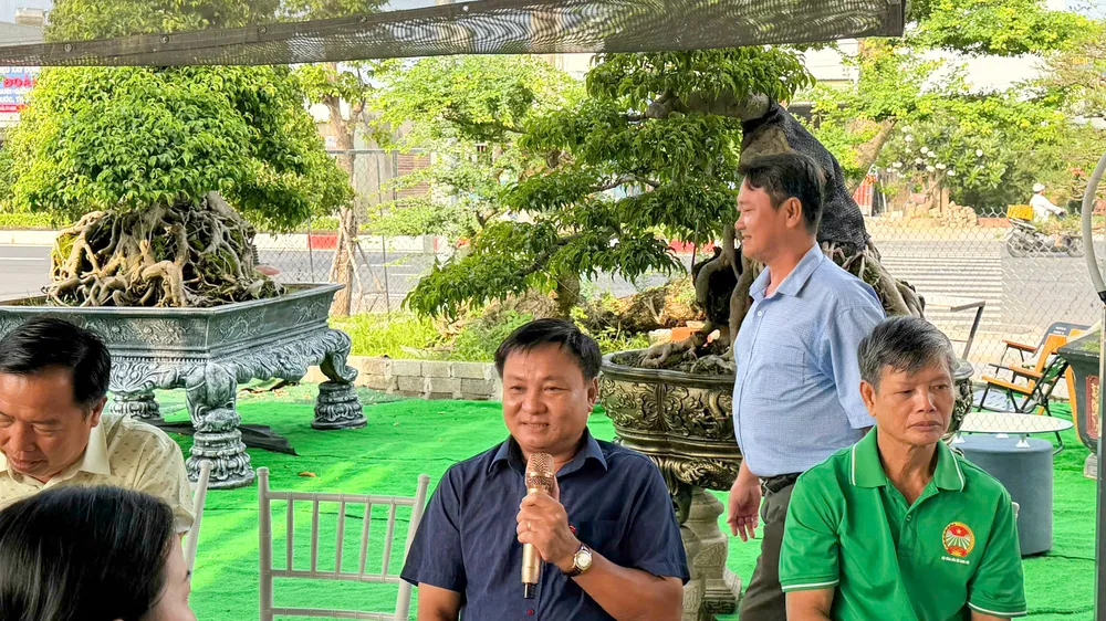 Hội viên phát biểu tại buổi “Cà phê cùng nông dân”