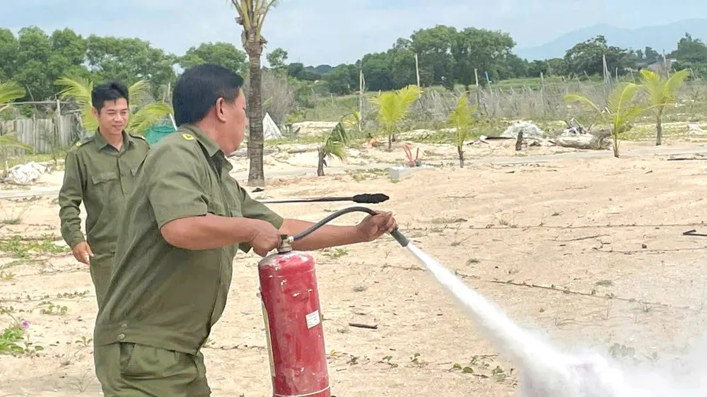 Lực lượng cơ sở thực hành dập tắt đám cháy