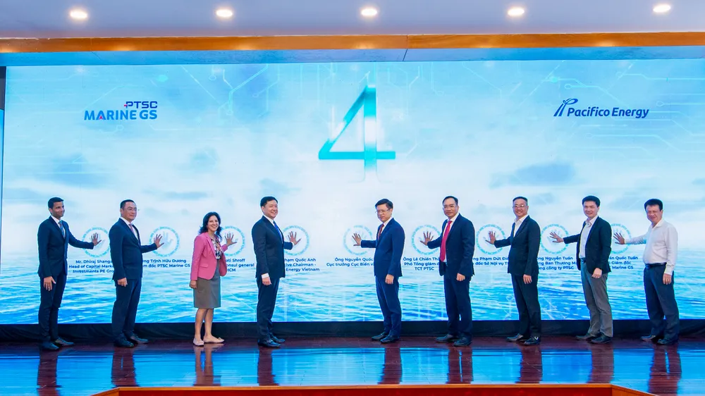 Đại biểu thực hiện nghi thức kích hoạt dự án