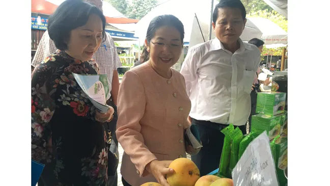 Khai mạc Chợ phiên nông sản lần 2-2017