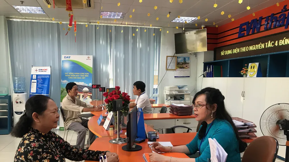 Ngày đầu tiên đi làm sau kỳ nghỉ Tết Canh Tý: Nhiều người dân, khách hàng sử dụng dịch vụ trực tuyến